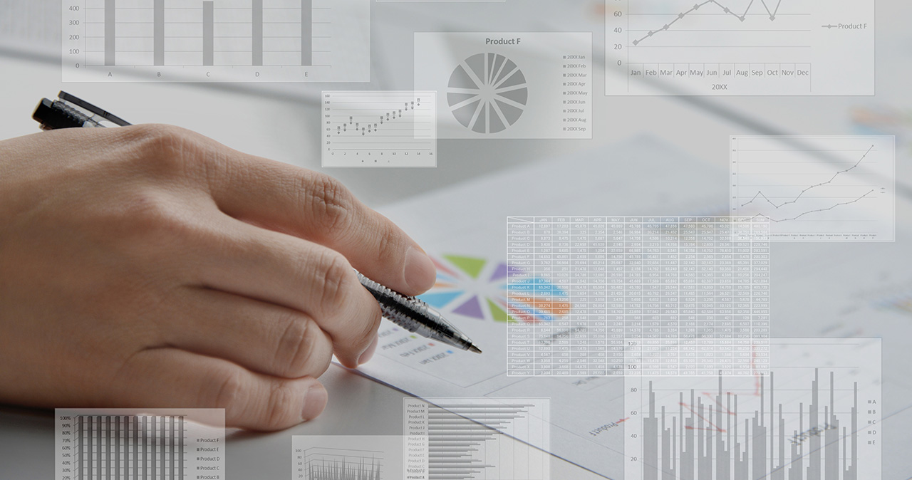 グラフなどの資料を分析